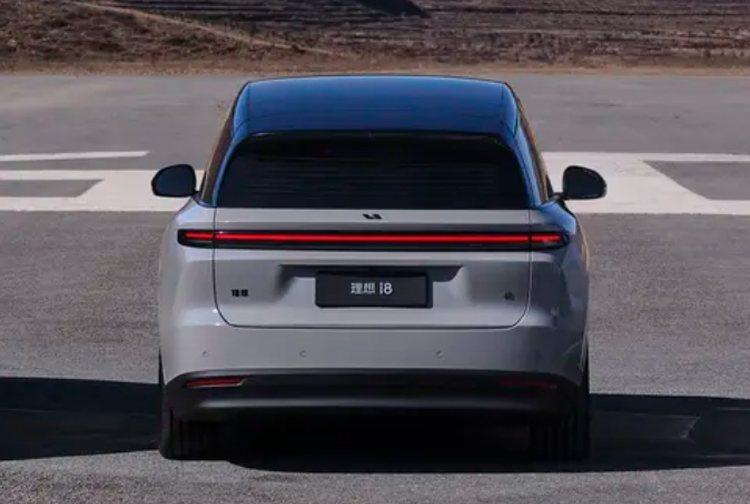 2025 Li i8