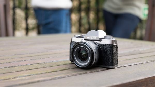 fujifilm den retro gorunumlu yeni