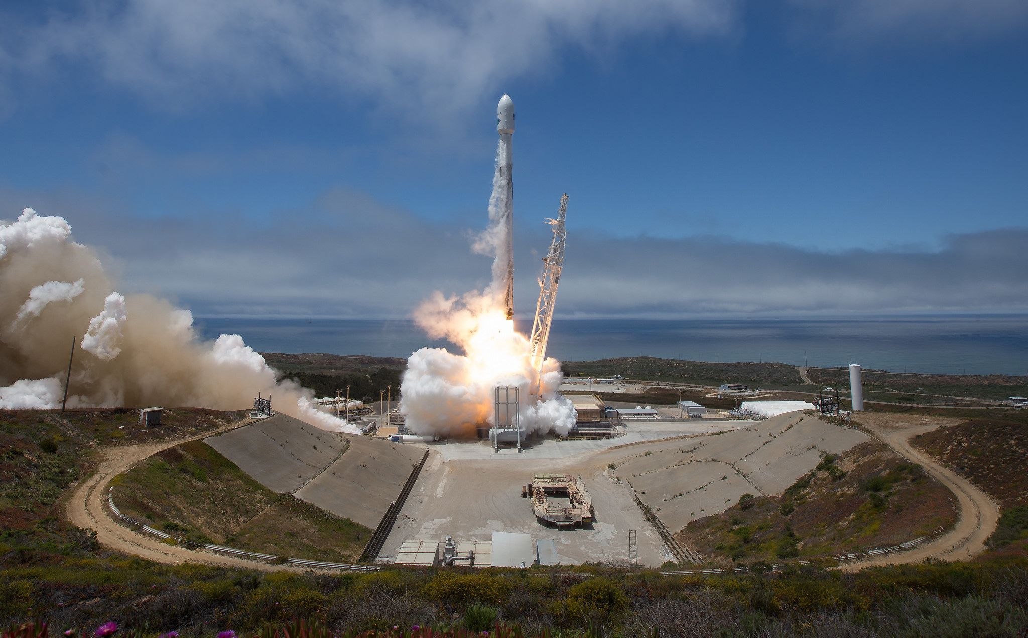 SpaceX roketinin fırlatılışını çeken fotoğraf makinesi eridi