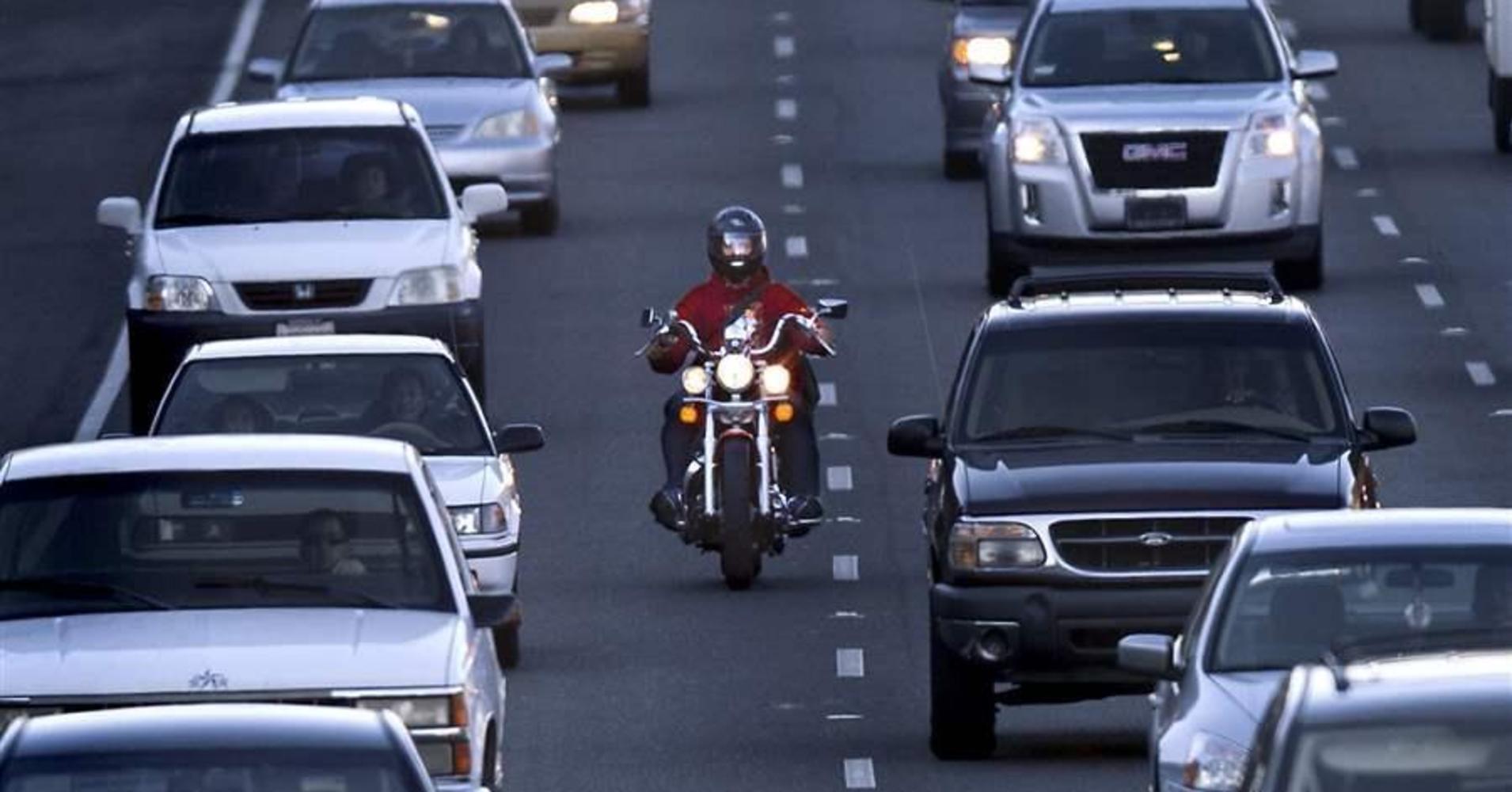 Ford, trafikte arkadan yaklaşan motosikleti algılayan bir sistemin patentini aldı