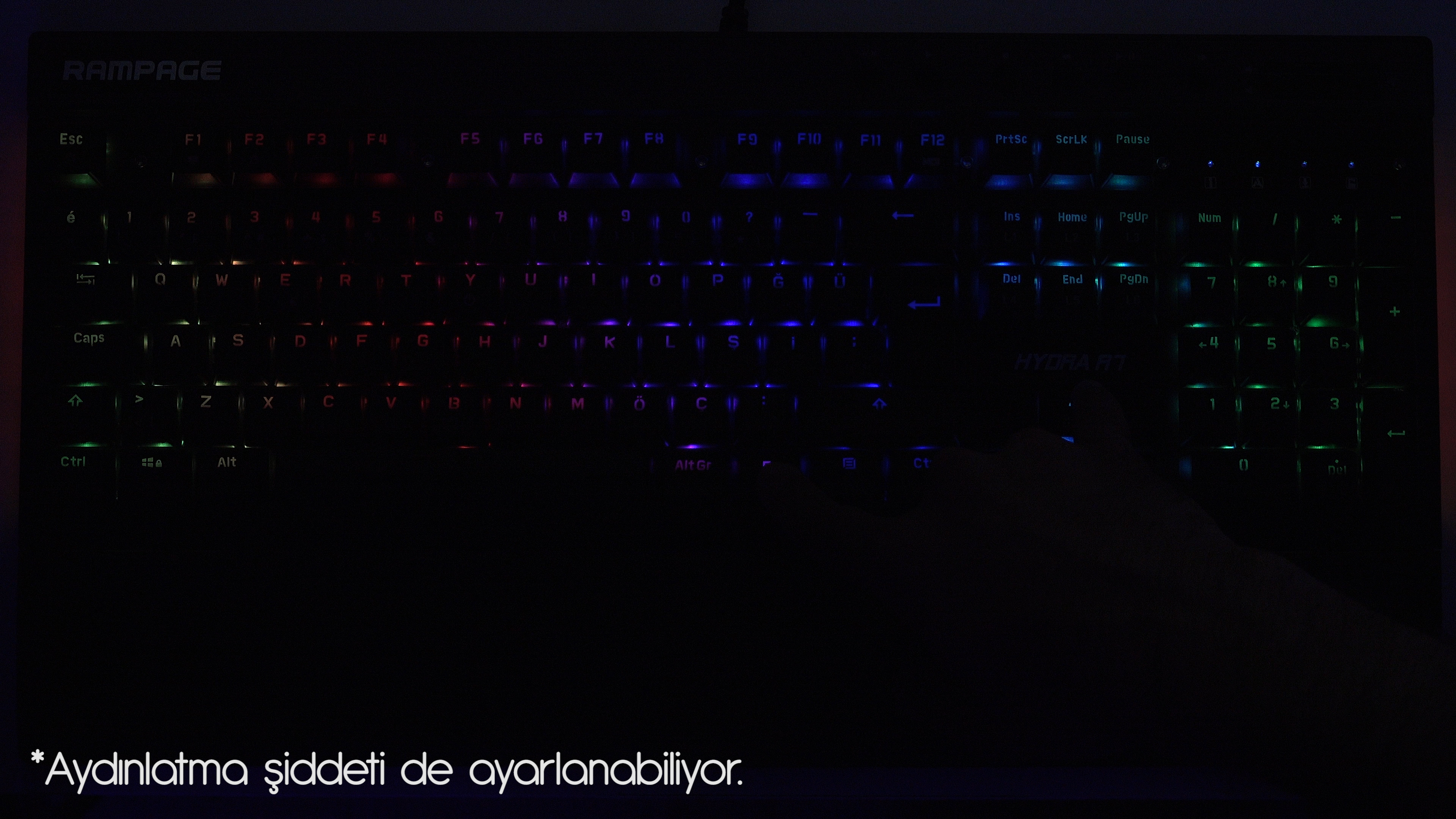 Optik mekanik anahtarlı Rampage Hydra R7'yi inceledik