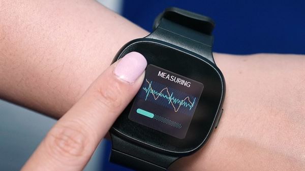Asus tan tansiyon olcebilen ak ll saat Asus Vivowatch BP Donan mHaber