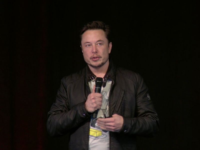 Tesla hissedarları Elon Musk'ı destekledi: Görevine devam edecek