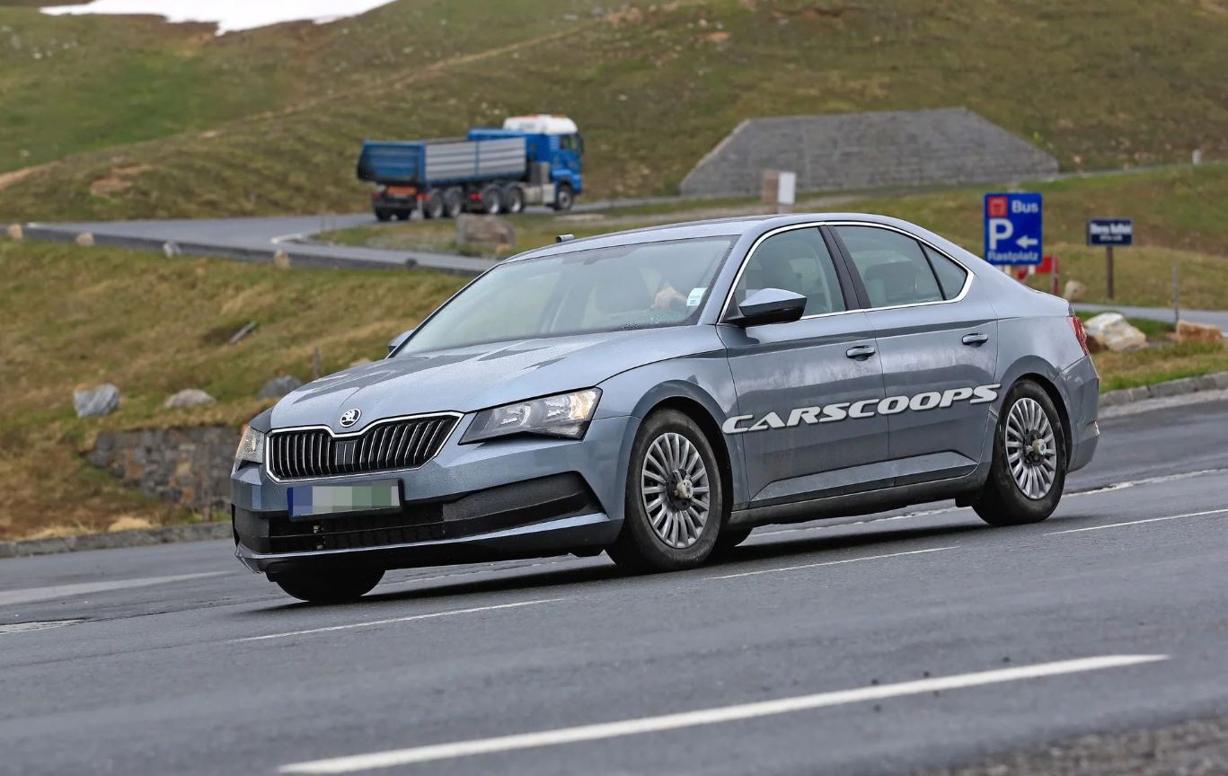 2019 Skoda Superb hibrit motorla test ediliyor