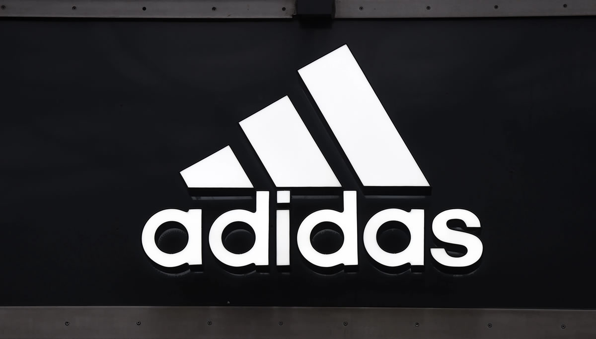 Adidas, web sitesinin hacklendiğini ve kullanıcı bilgilerinin çalındığını açıkladı