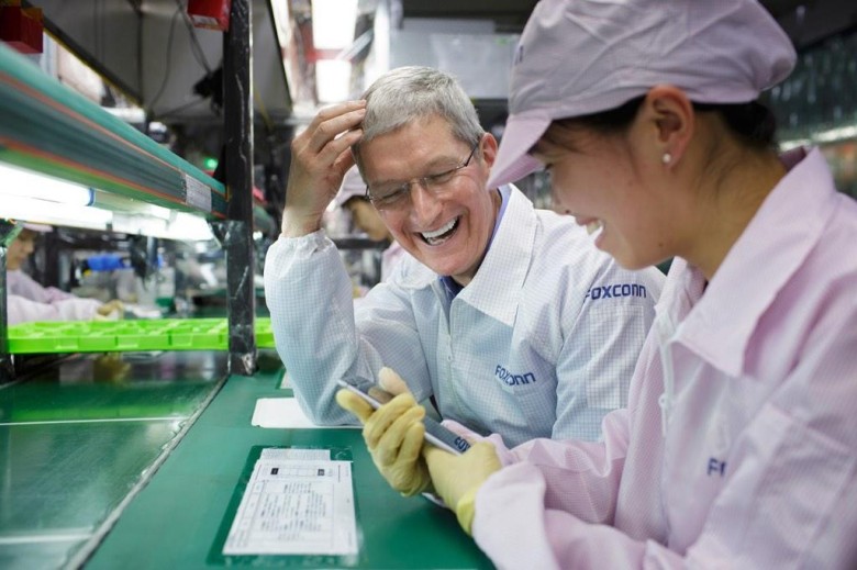 Trump istedi Foxconn temel attı: ABD'de iPhone fabrikası kuruluyor