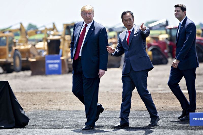 Trump istedi Foxconn temel attı: ABD'de iPhone fabrikası kuruluyor