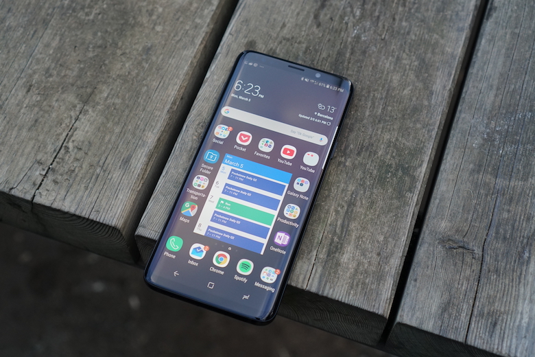 Büyük ekranlı yeni iPhone'a önlem alan Samsung, Galaxy S10+'ın ekranını büyütüyor