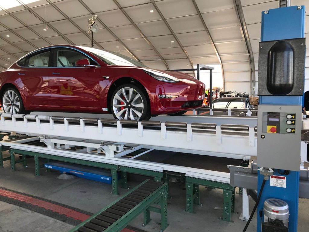 Elon Musk sözünü tuttu, Tesla bir haftada 5 bin adet Model 3 üretti