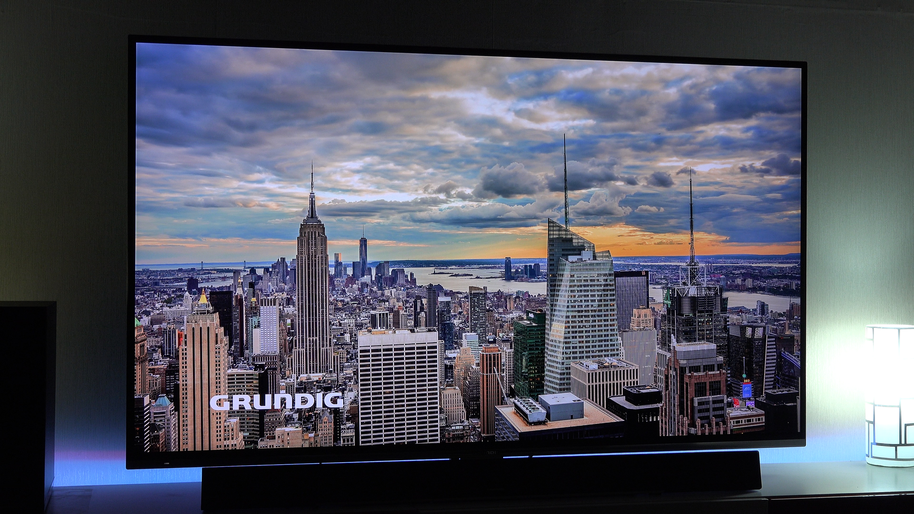 Grundig 55 VLX 9750 SP TV ve MR8000 Wi-Fi Soundbar incelemesi