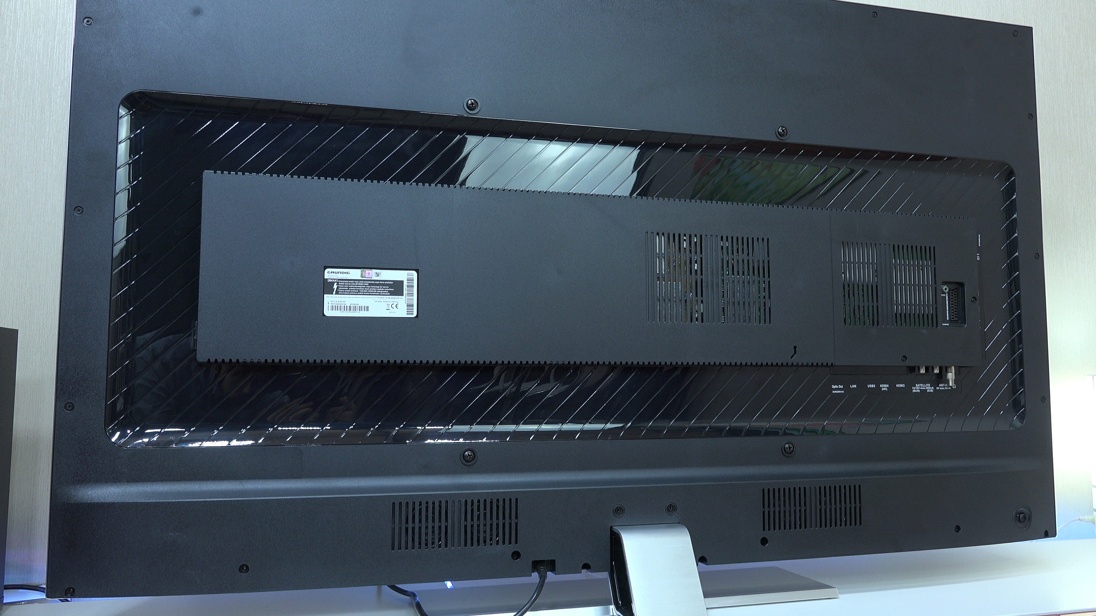 Grundig 55 VLX 9750 SP TV ve MR8000 Wi-Fi Soundbar incelemesi