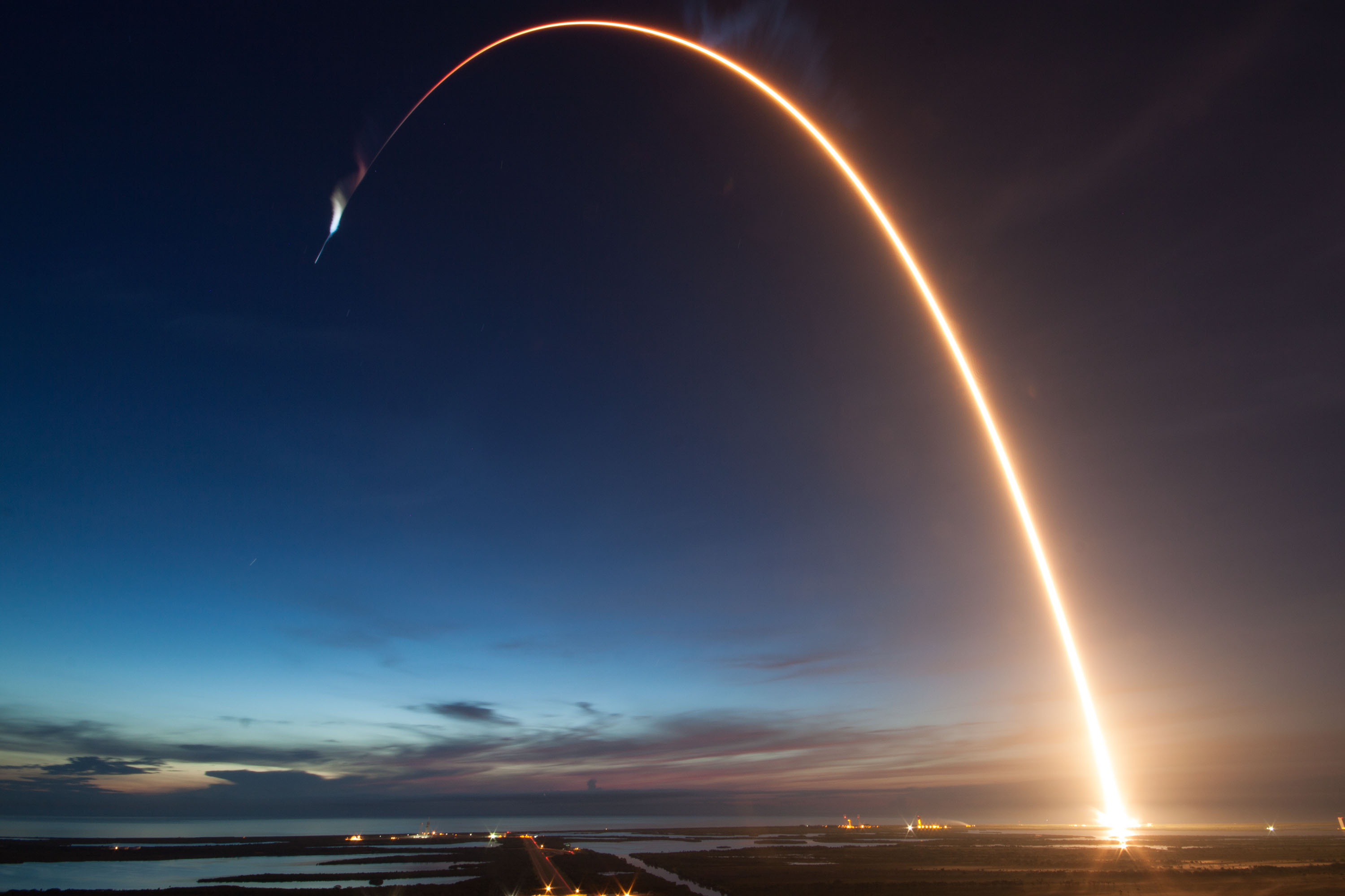 SpaceX'in uzaya fırlattığı Falcon 9, gökyüzünü işte böyle aydınlattı