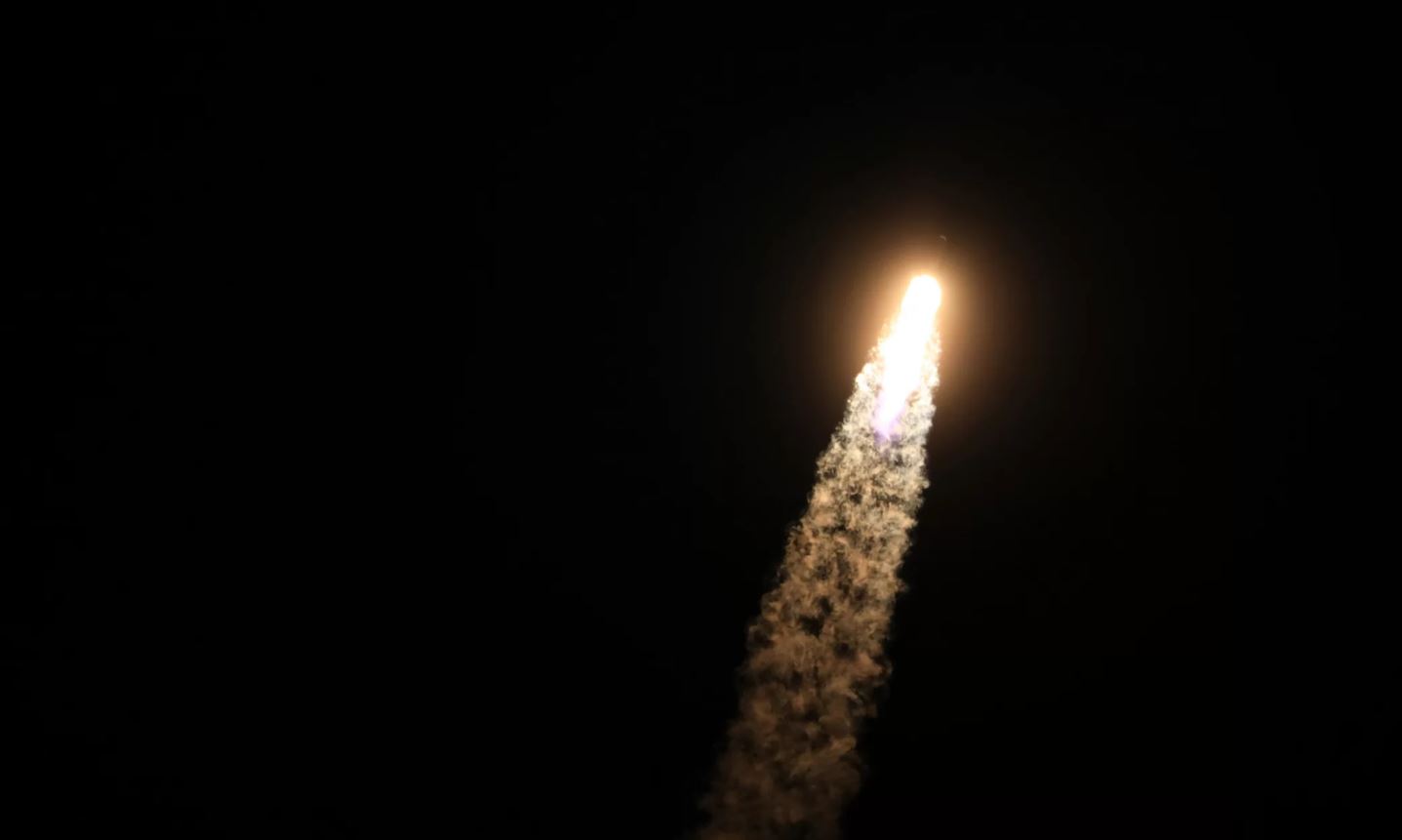 SpaceX'in uzaya fırlattığı Falcon 9, gökyüzünü işte böyle aydınlattı
