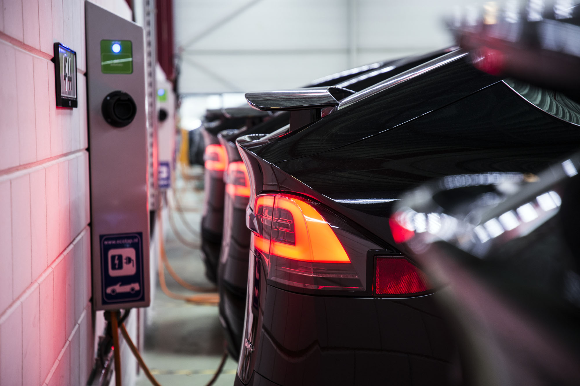 Tesla bataryaları başka otomobillere ve konutlara enerji verebilir