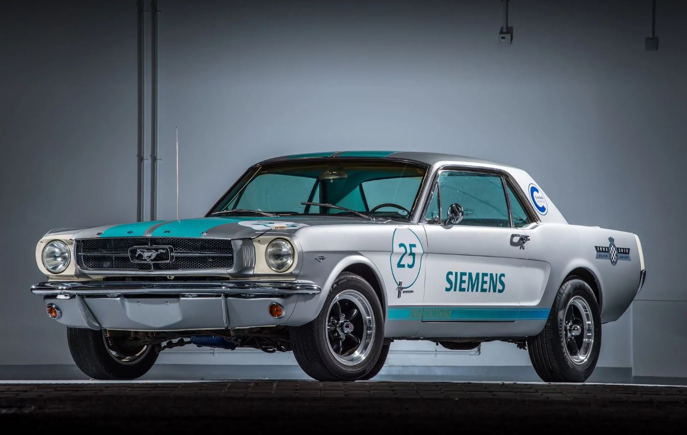 Geçmişi gelecekle buluşturan proje: 1965 model sürücüsüz Ford Mustang 