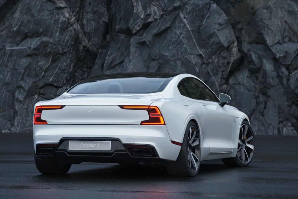 Polestar 2, uygun fiyatı ve özellikleriyle Model 3'e rakip olacak