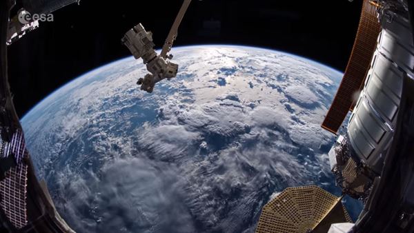 avrupali astronot dunya yi uzaydan