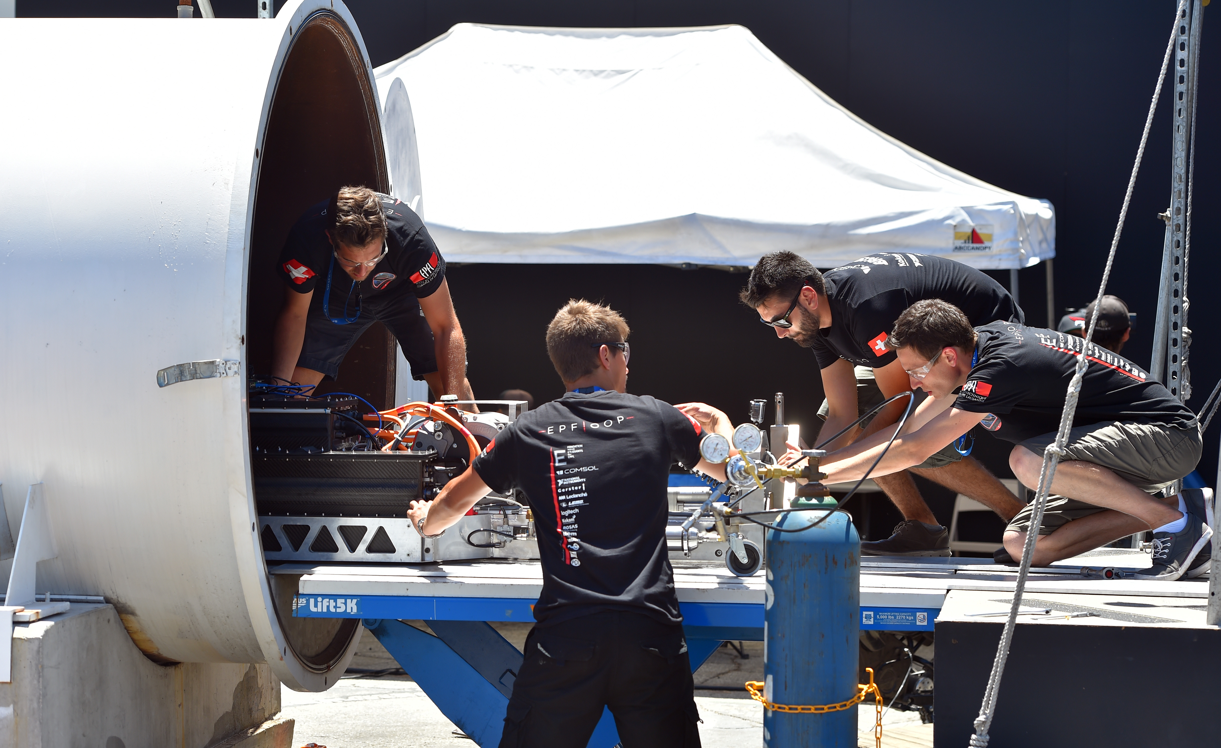 SpaceX hyperloop yarışmasında yeni rekor: Saatte 467 kilometre hız