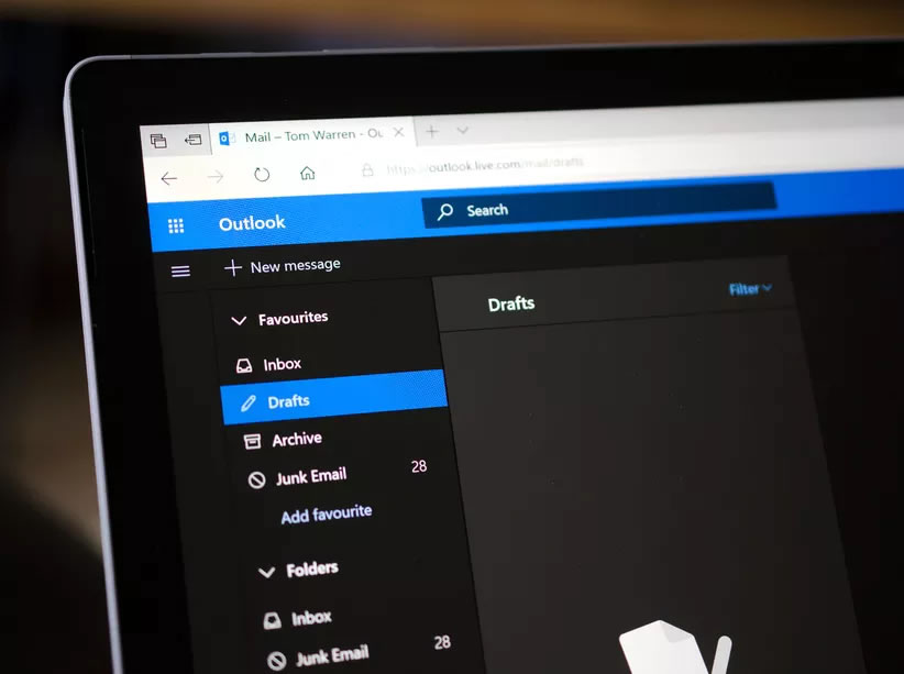 Outlook.com'a gece modu özelliği geldi