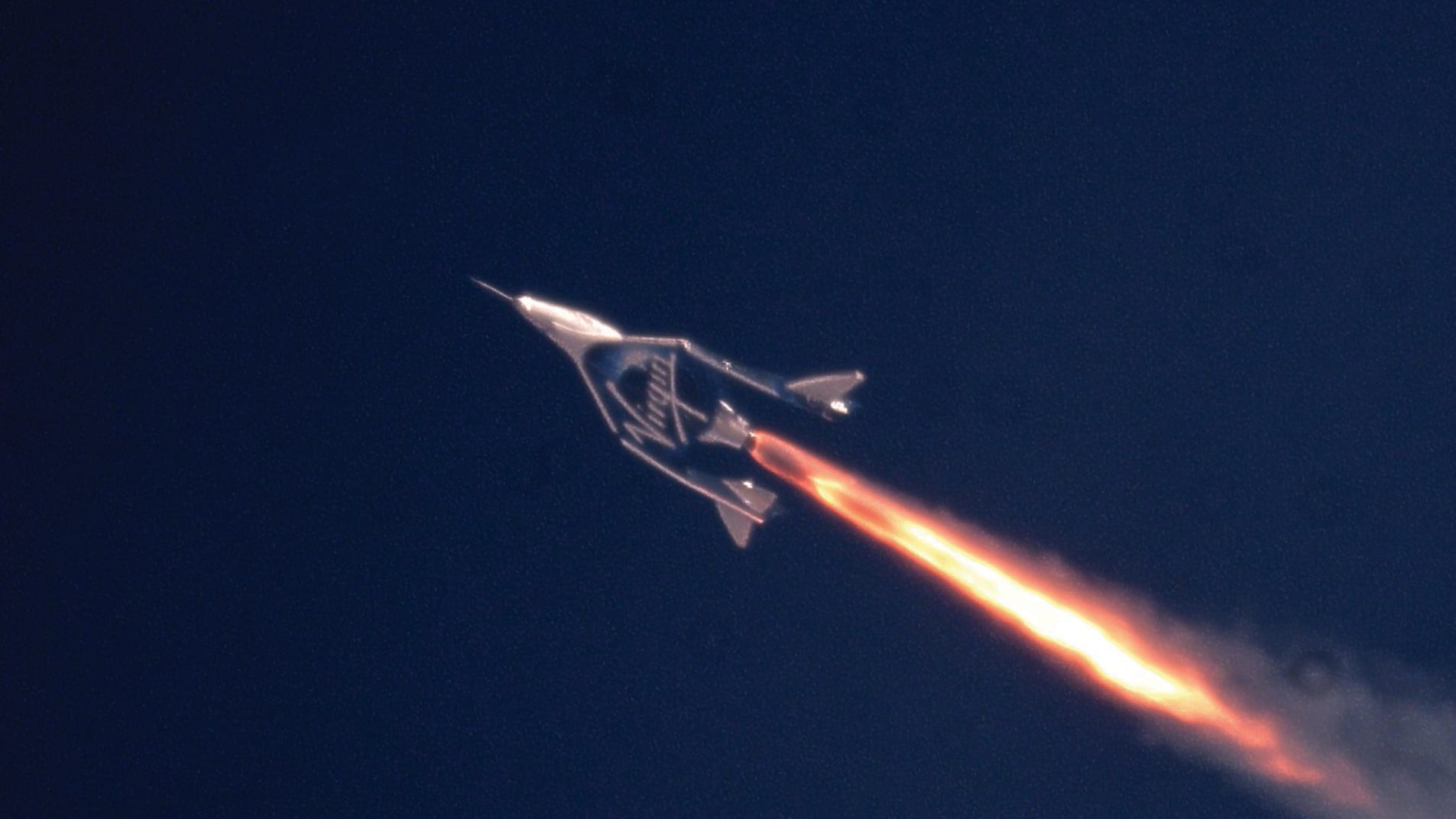 Virgin Galactic, test uçuşunda yükseklik rekoru kırdı 'Uzay turizmine doğru'