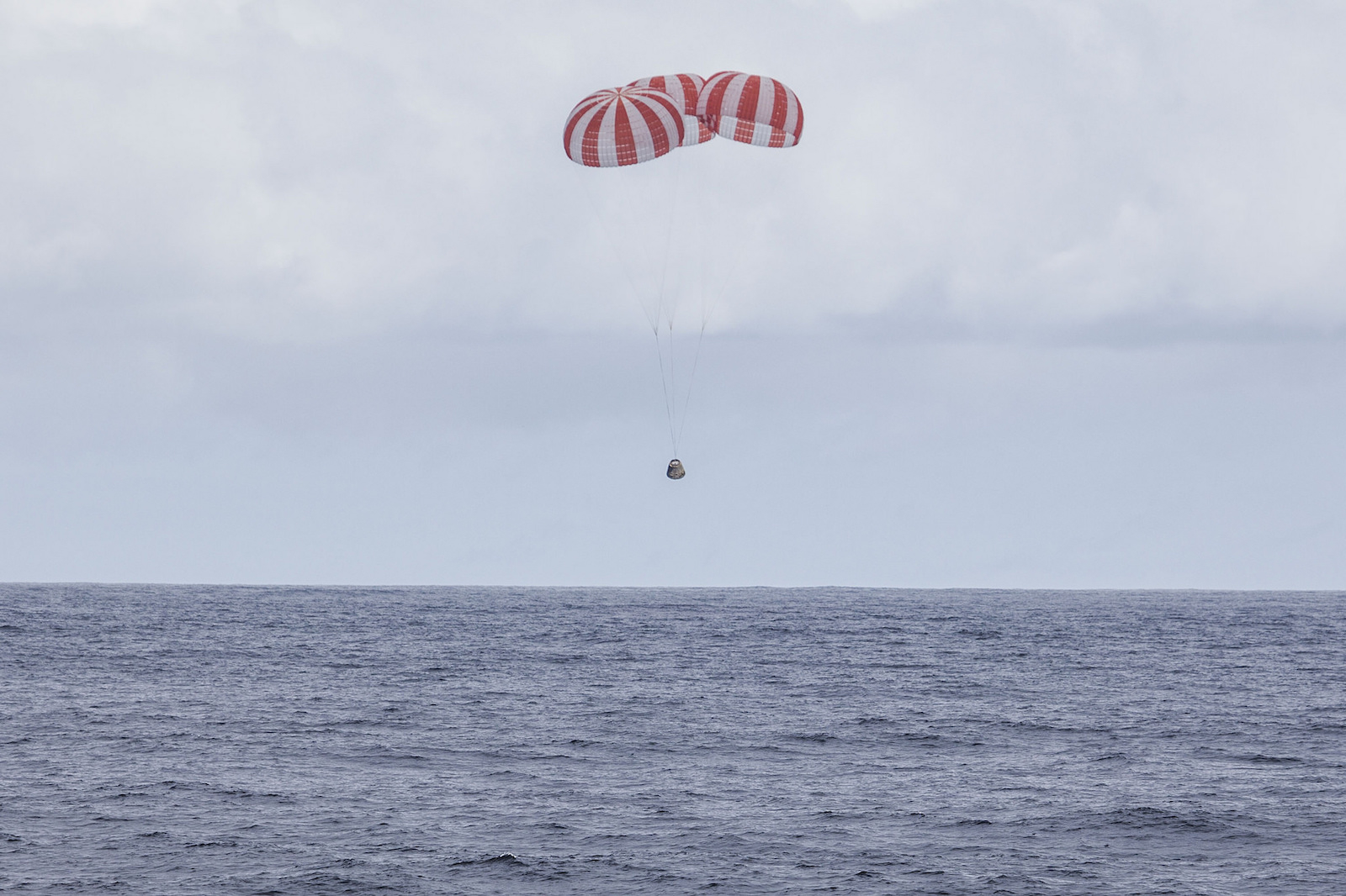SpaceX'in Dragon uzay kapsülü Dünya'ya geri döndü