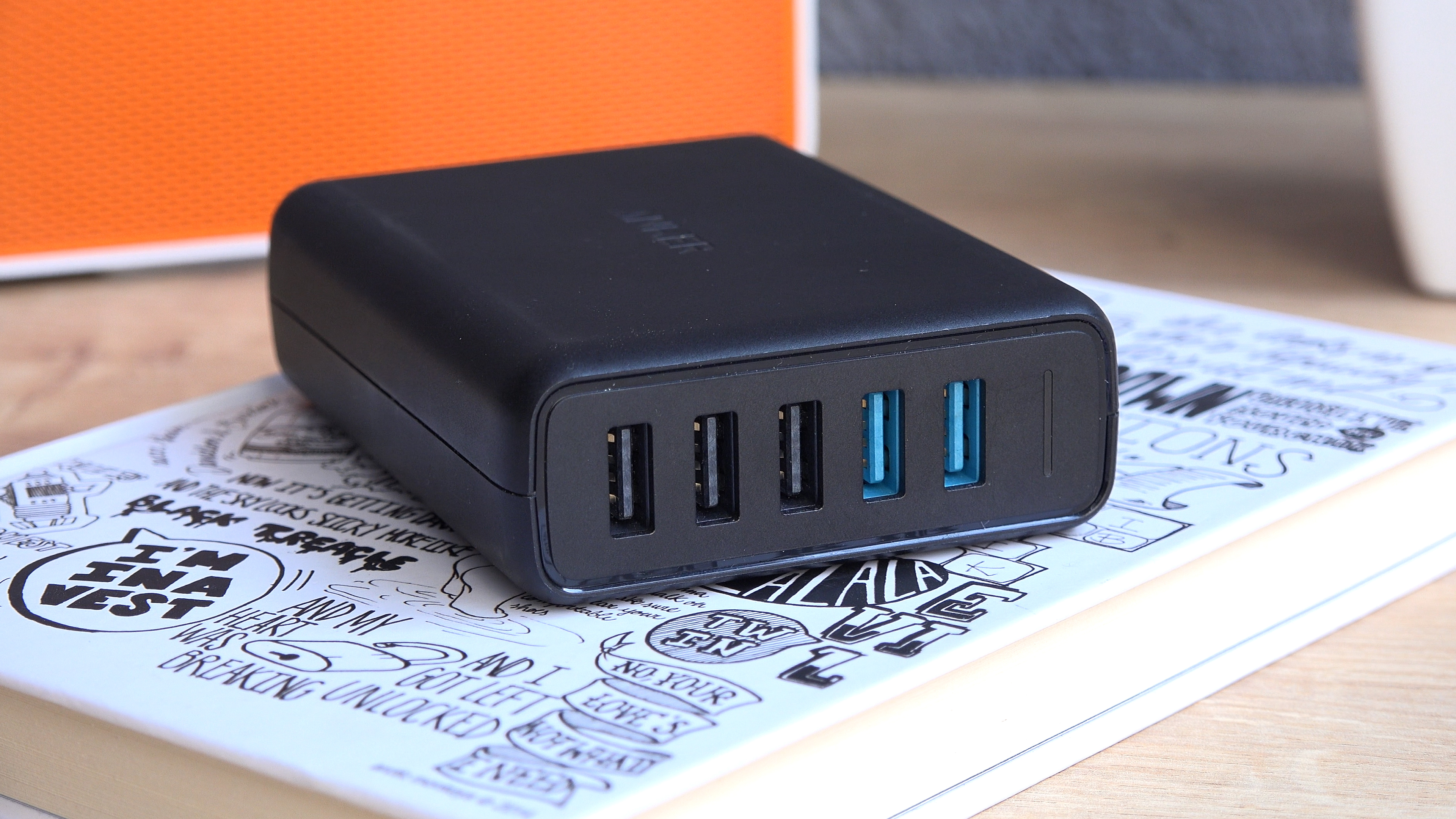 Orijinal şarj adaptörüne gerek var mı? 'Anker PowerPort 5 Speed incelemesi'