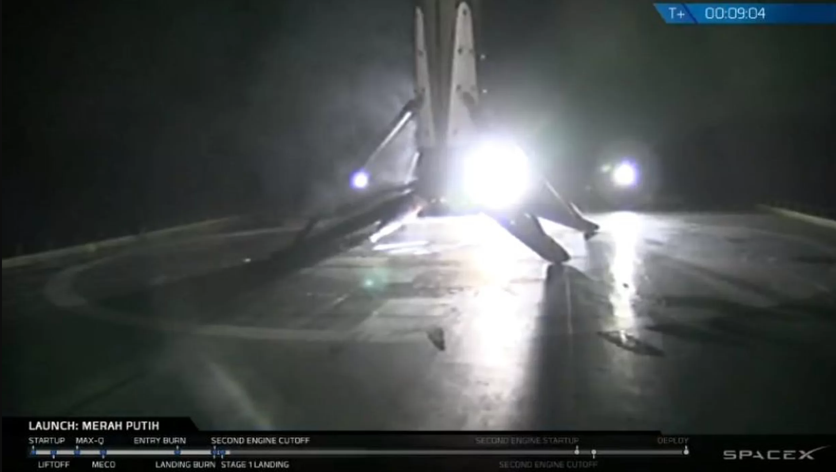 SpaceX, gece yarısı uçuşunda önemli bir ilke daha imza attı