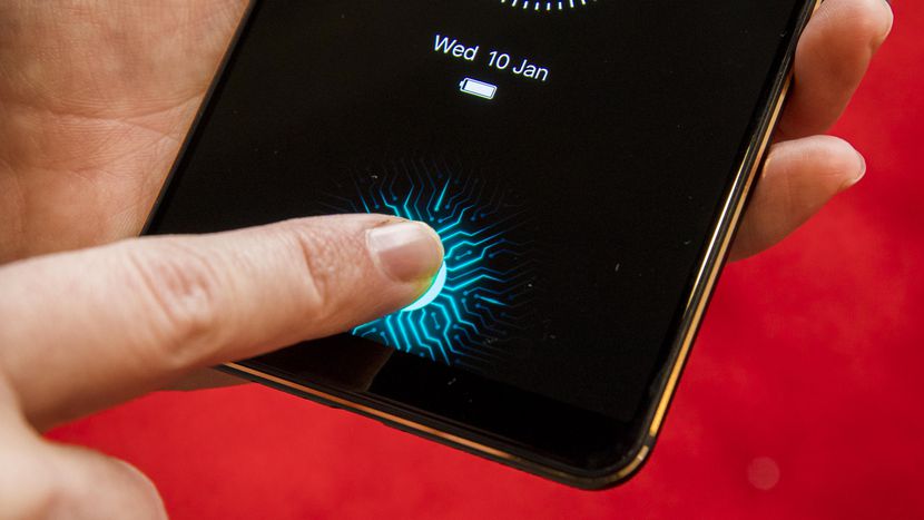 Orta üst seviye telefonlarda ekrana entegre parmak izi okuyucular yaygınlaşacak