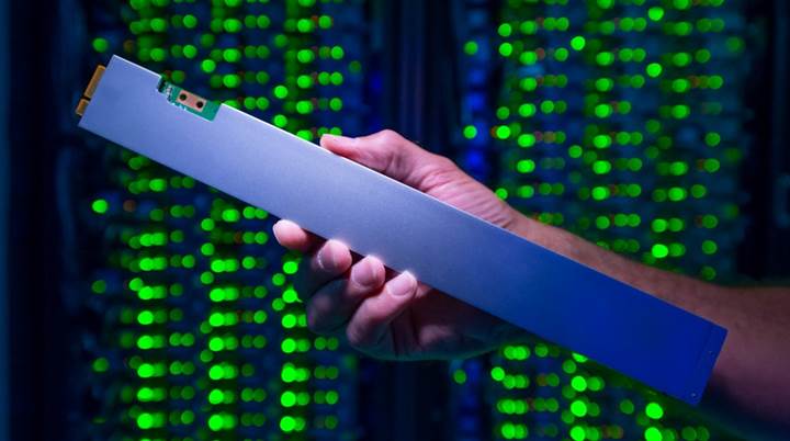 Intel en yüksek yoğunluğa sahip SSD’sini duyurdu