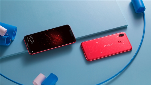 Huawei uygun fiyatlı oyuncu telefonu Honor Play’i IFA 2018'de tanıttı