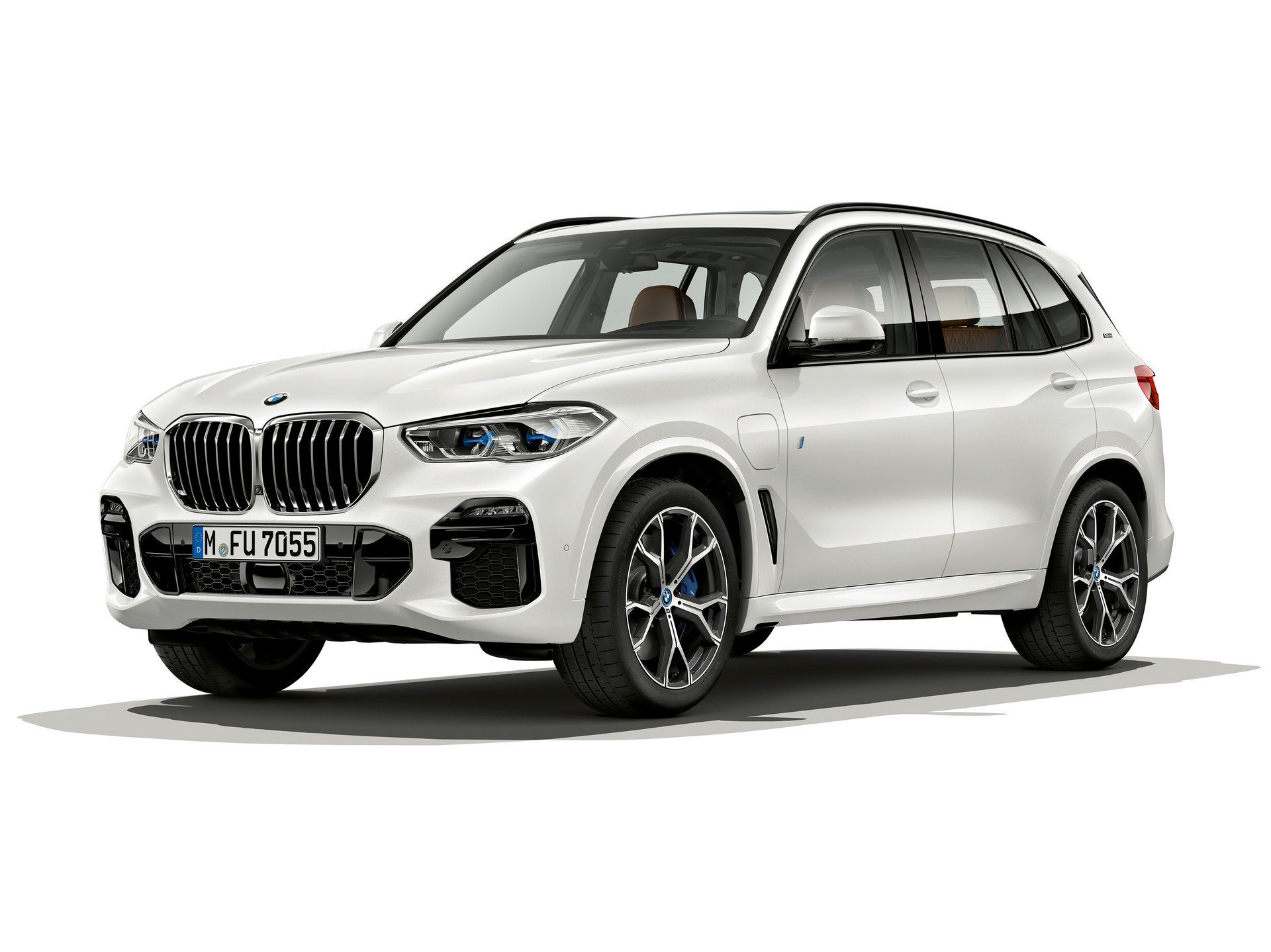 Hibrit BMW X5 xDrive45e tanıtıldı; hem daha güçlü hem daha verimli