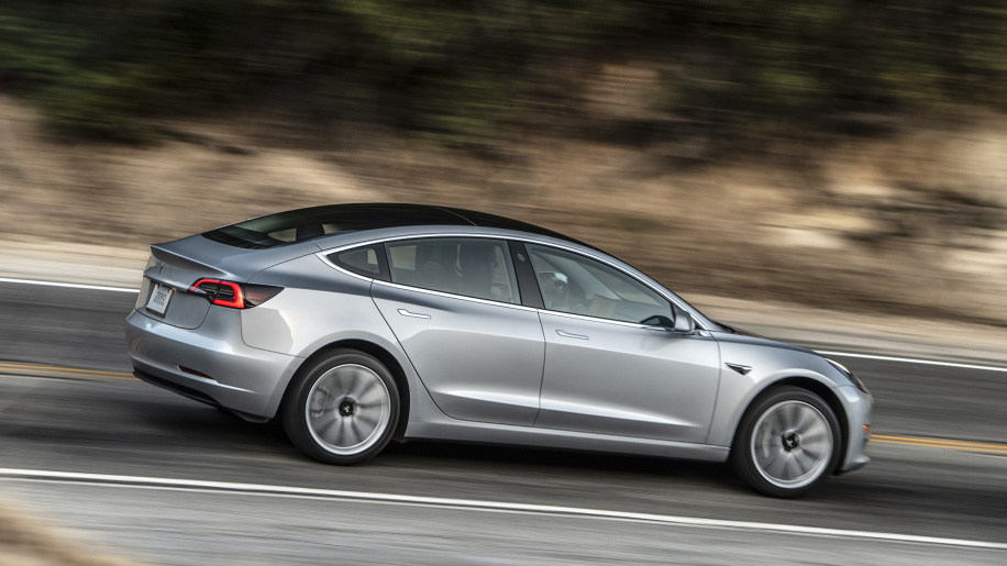 Amerika'da Tesla Model 3 satışları BMW'yi geçti