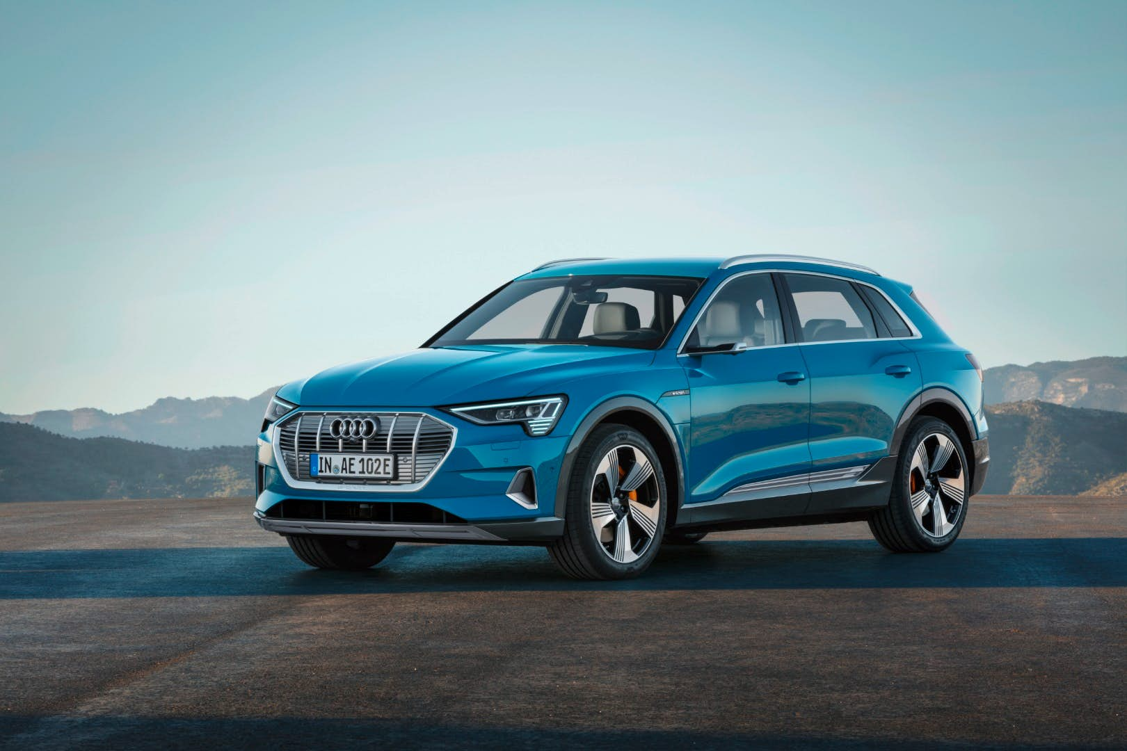 Audi'nin ilk tam elektrikli aracı tanıtıldı: Karşınızda Audi e-tron