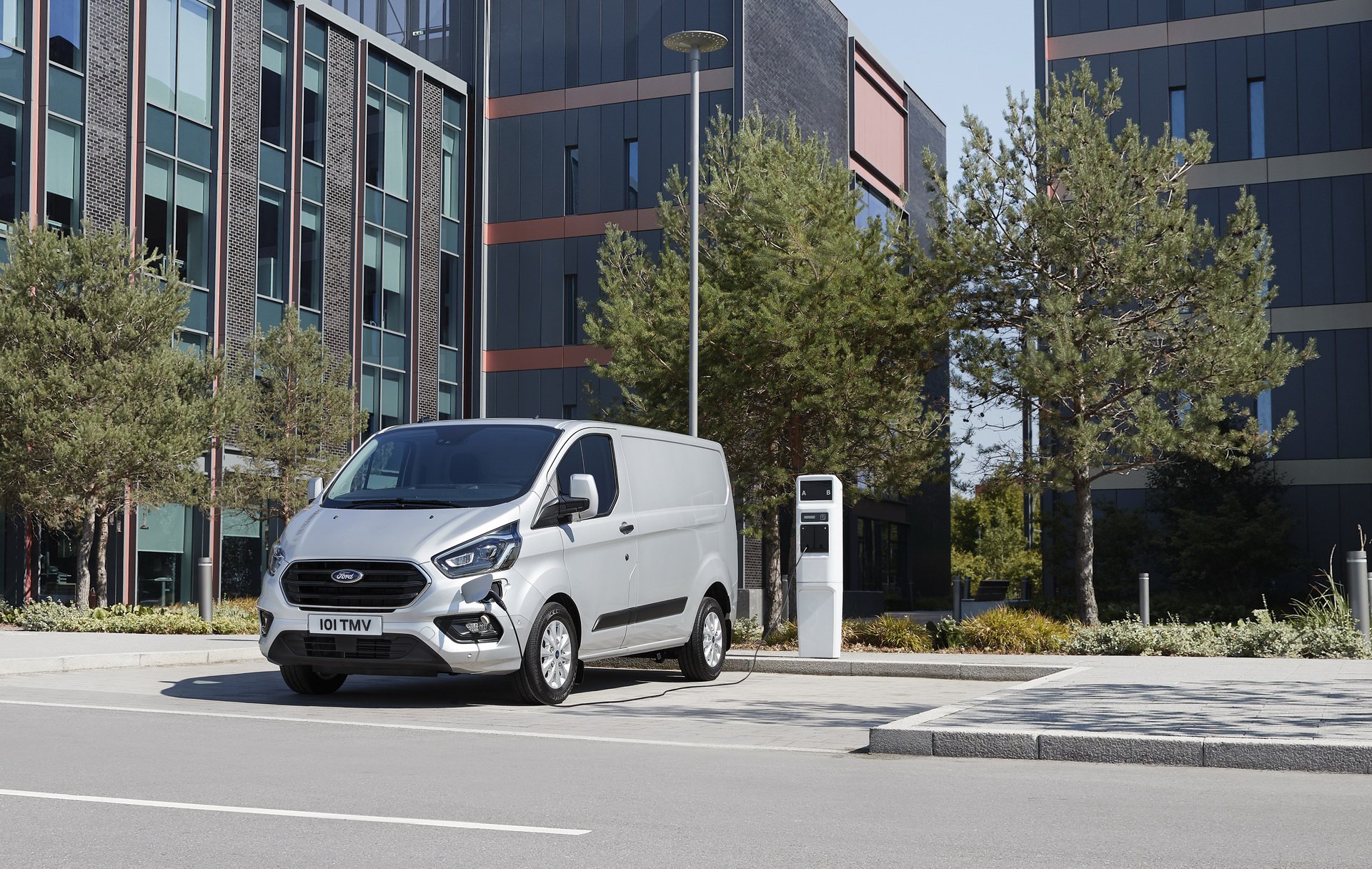 Yeni Ford Transit, Custom ve Connect modelleri tanıtıldı