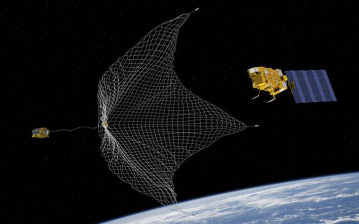 Avrupa'nın prototip uydusu, ilk kez 'uzay çöpü' yakaladı