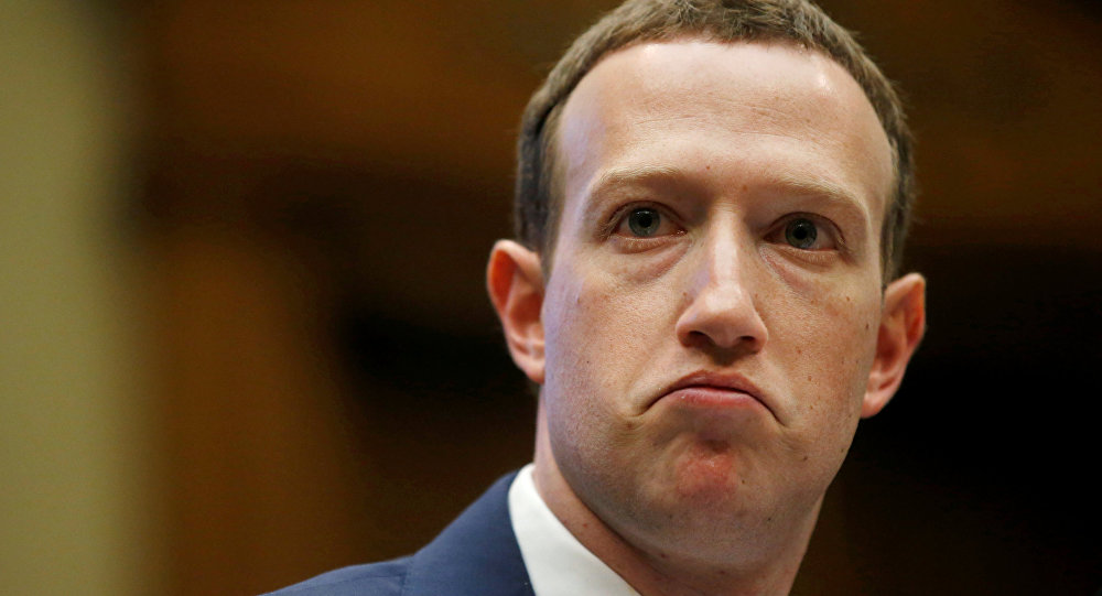 Facebook, kullanıcıların telefon numaralarını reklam verenlerle paylaştığını kabul etti