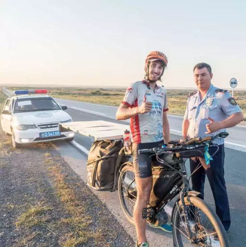 Güneş enerjili e-bisiklet yarışmasında 64 gün yol giden bir yarışçının öyküsü