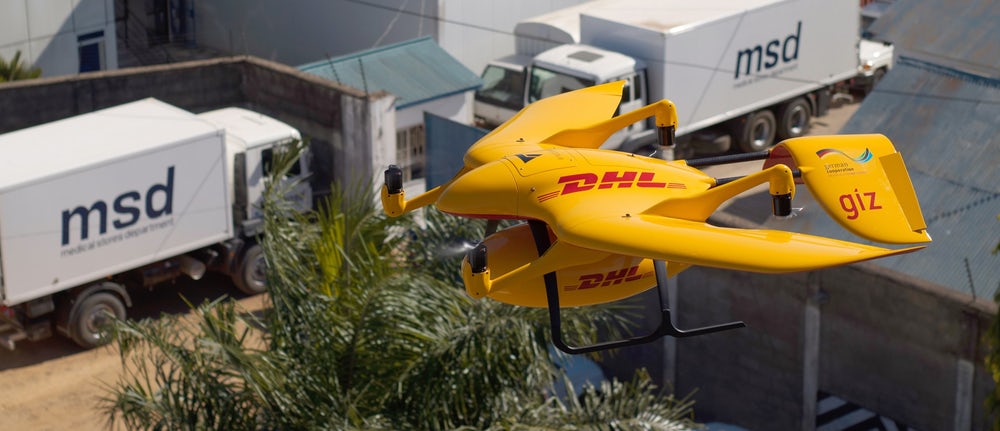 DHL, drone ile tıbbi malzeme taşıyor