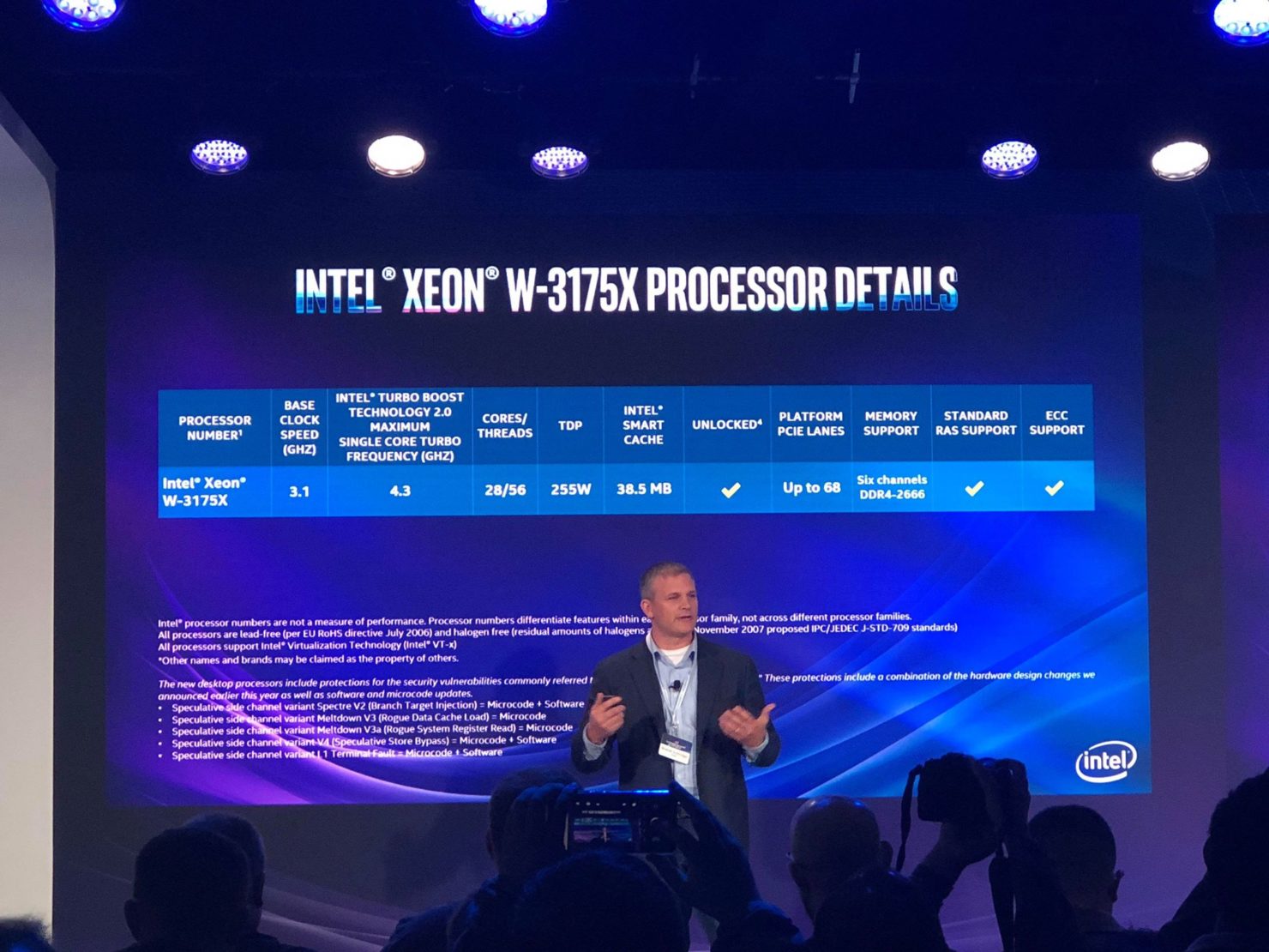 Performans isteyenlere 28 çekirdekli Xeon işlemcisi
