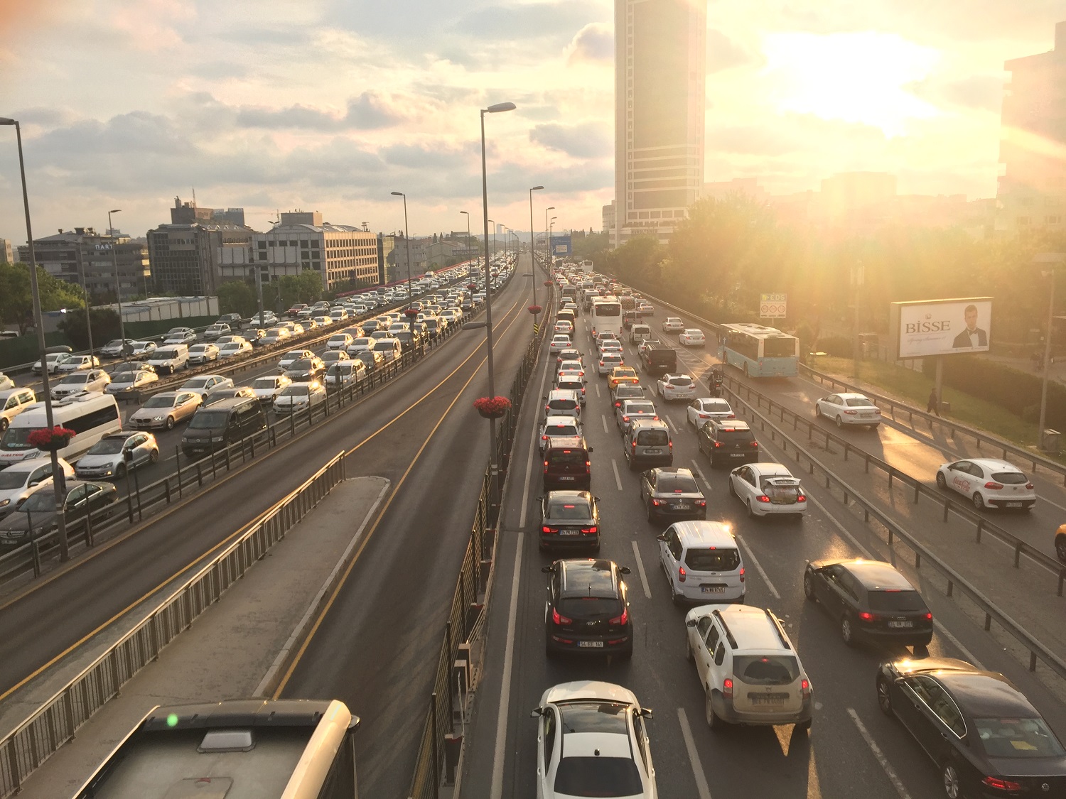 TomTom ve INRIX'e göre İstanbul'da trafik giderek azalıyor