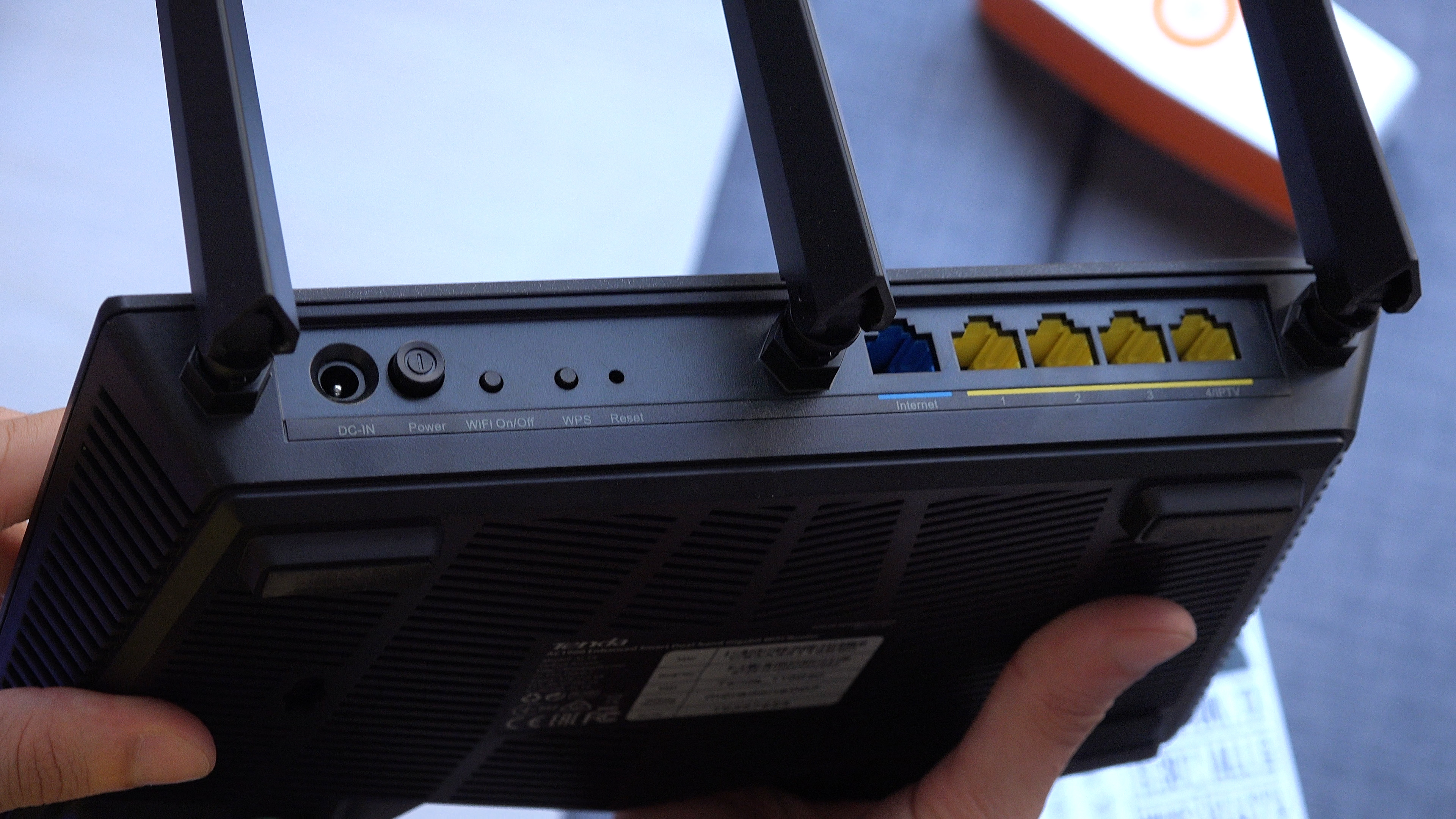 Broadcom yongalı Tenda AC18 router ve F/P ürünü U12 Wi-Fi adaptörü inceledik