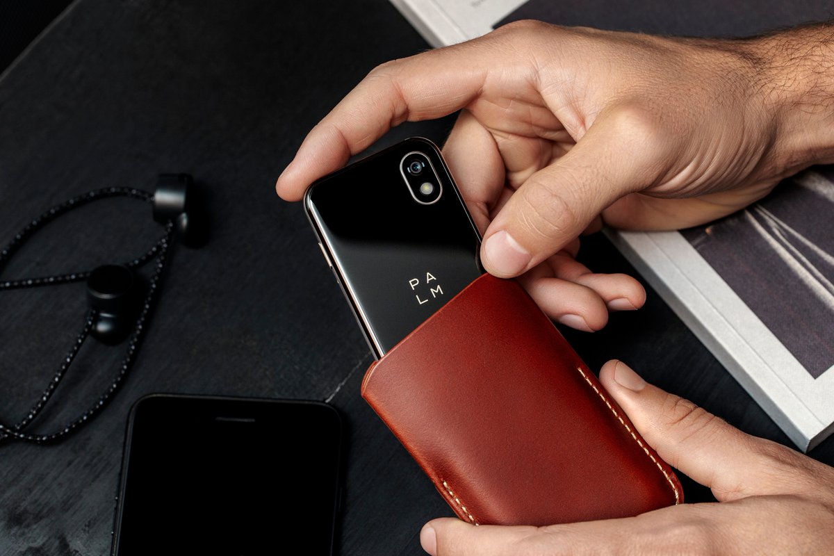 Palm kredi kartı büyüklüğünde bir Android telefon duyurdu