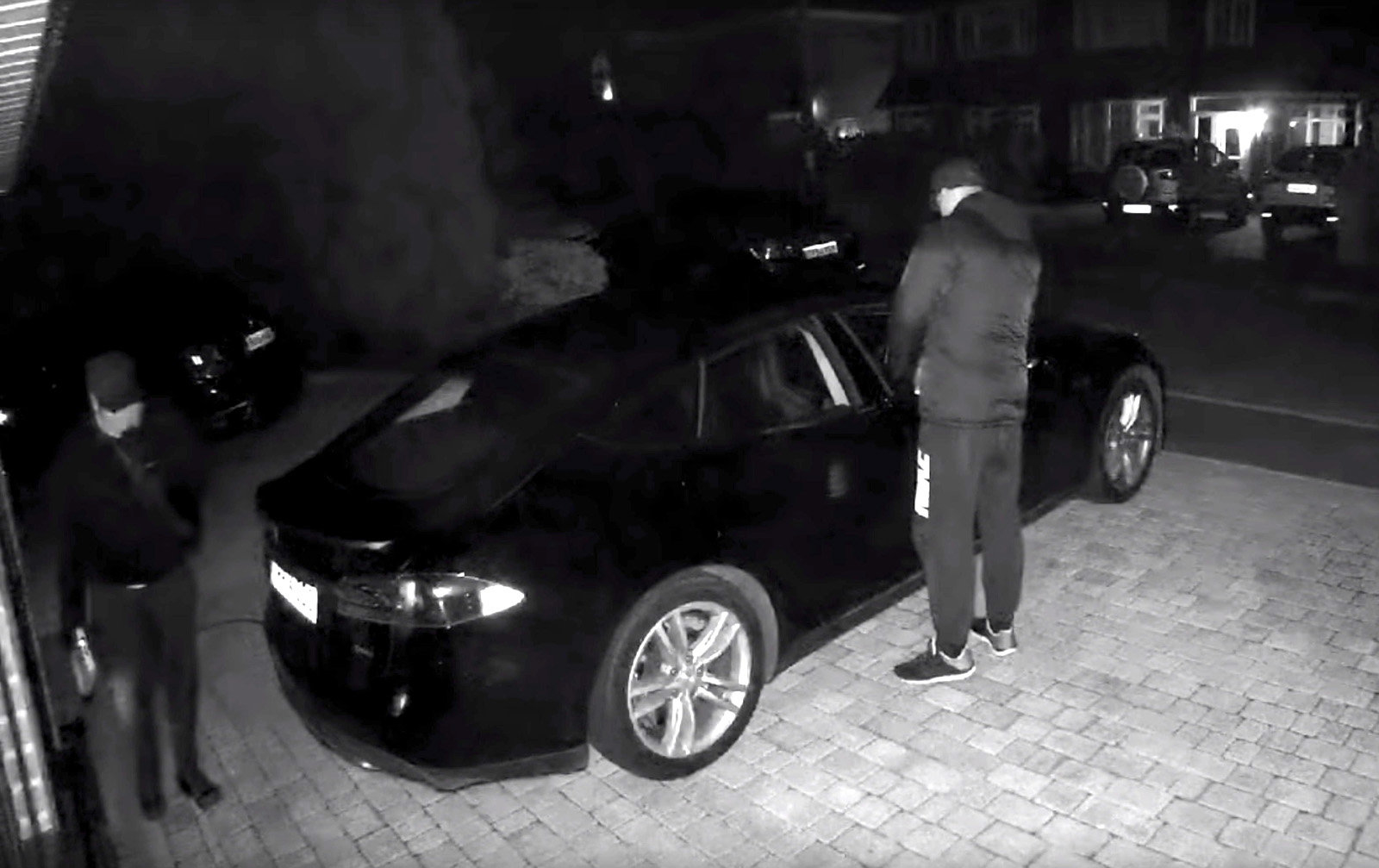 Hırsızlar, anahtar sinyaline ulaşarak Tesla Model S'i çaldı