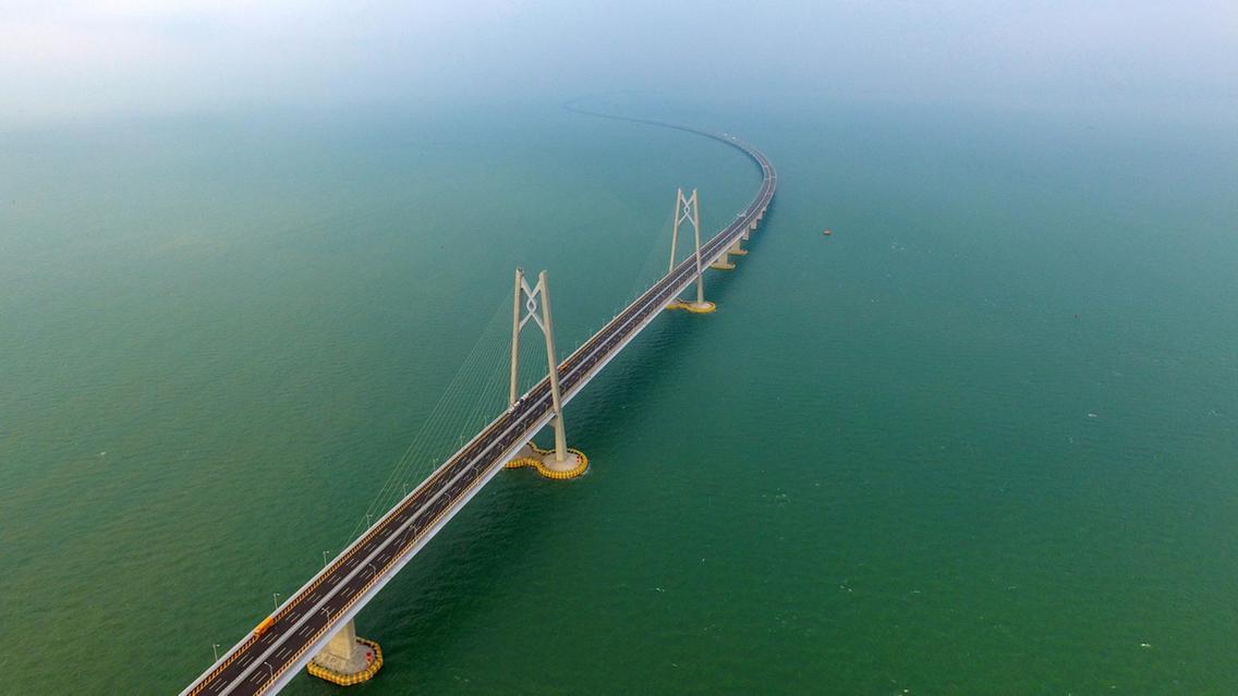 55 kilometrelik dünyanın en uzun köprüsü 21 dolar geçiş ücreti ile açıldı