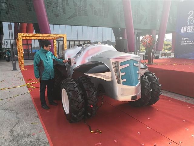 Çin ilk otonom traktörünü tanıttı