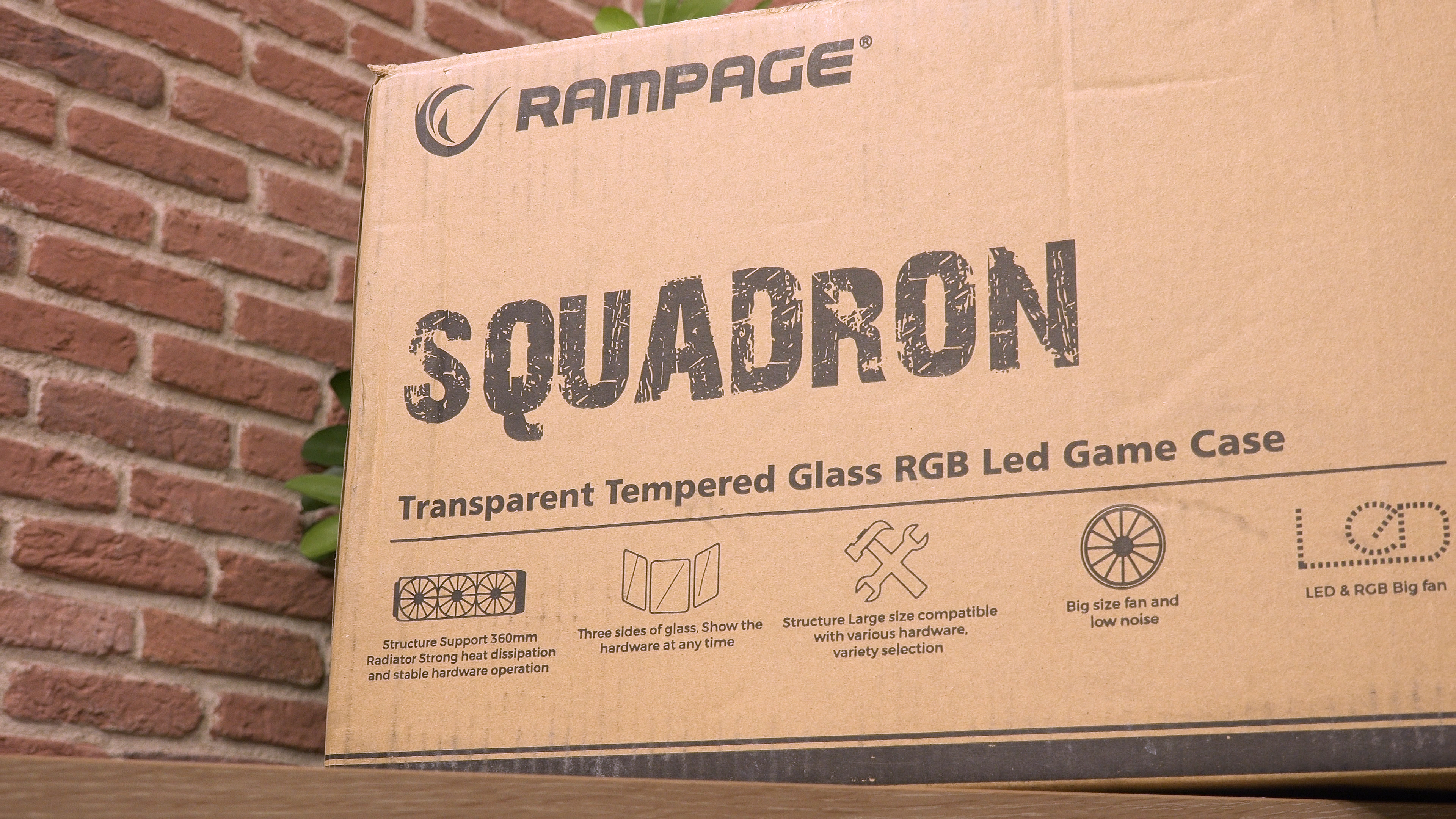 Temperli cam ve RGB 'Rampage Squadron'a göz attık'
