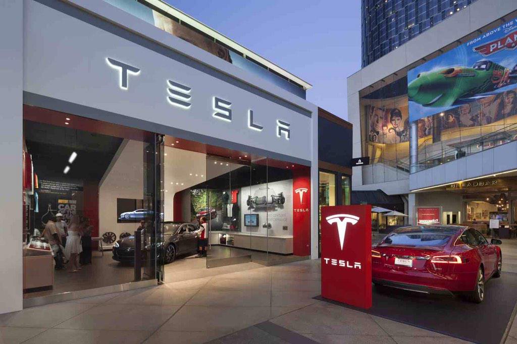 Tesla'nın otomatik park etme özelliği 6 hafta içinde hazır olacak