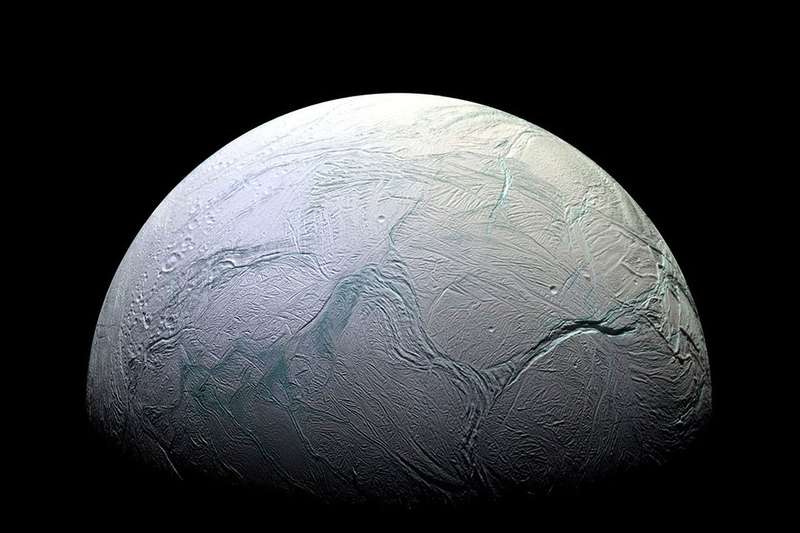 Rus milyarder Yuri Milner, uzaylı aramak için Enceladus'a gidiyor