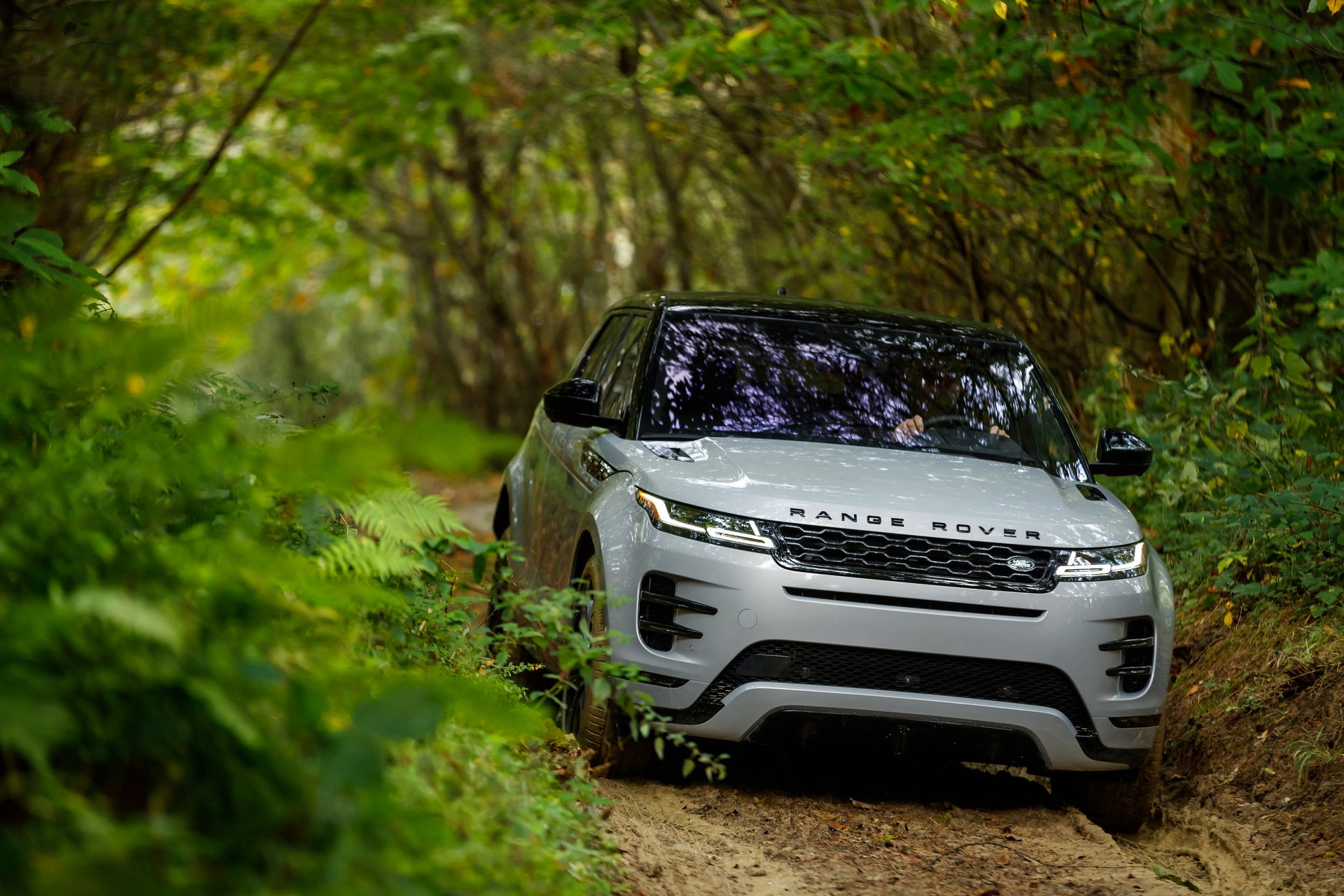 2019 Range Rover Evoque, Velar'a çok benzeyen tasarımıyla tanıtıldı