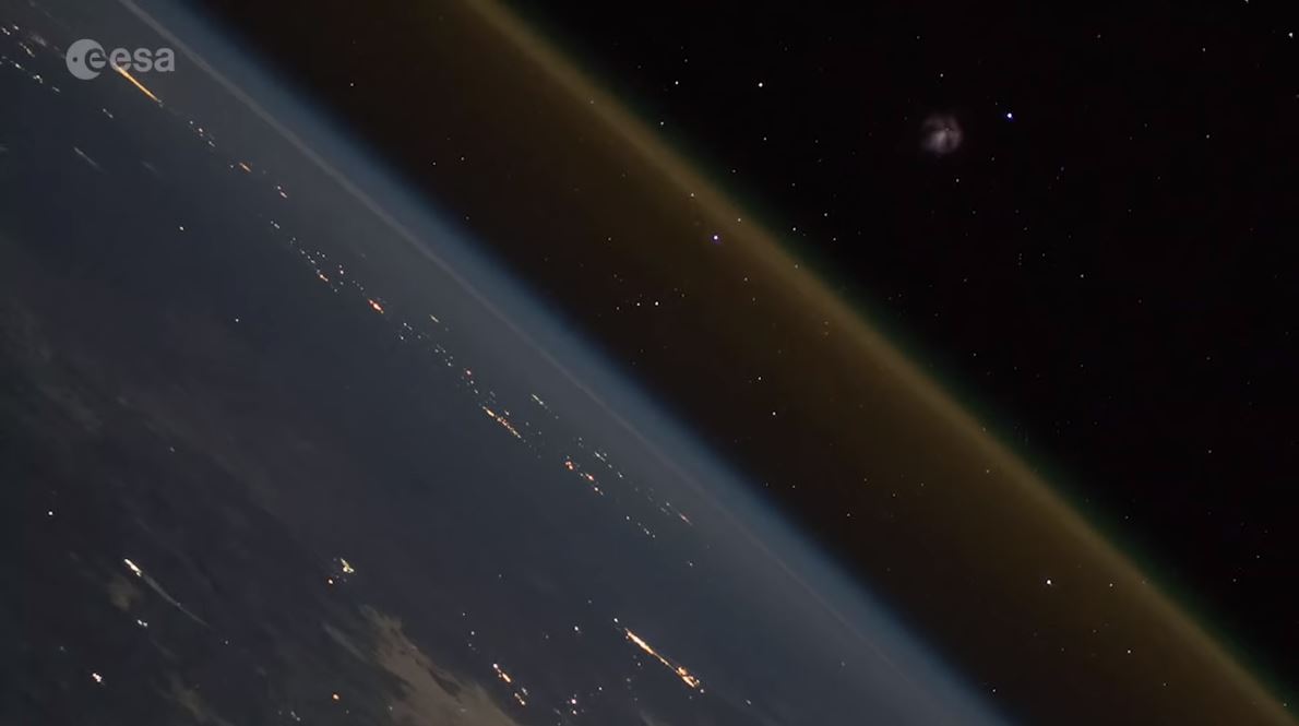 Roket kalkışının uzaydan çekilmiş inanılmaz görüntüleri (VİDEO)